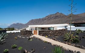 Lanzarote Famara Beach Bungalow